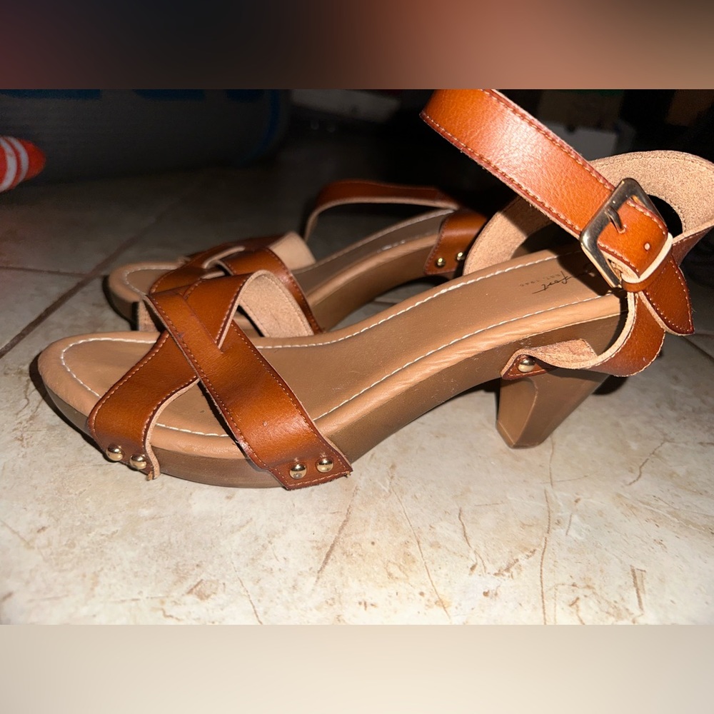 Cute brown heels - Picture 5 of 5